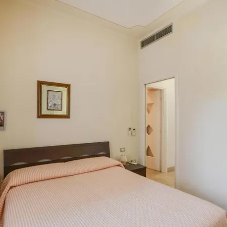 Apartment 3 Bedroom Lovely In Viareggio