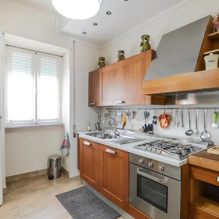 Apartment 3 Bedroom Lovely In Viareggio