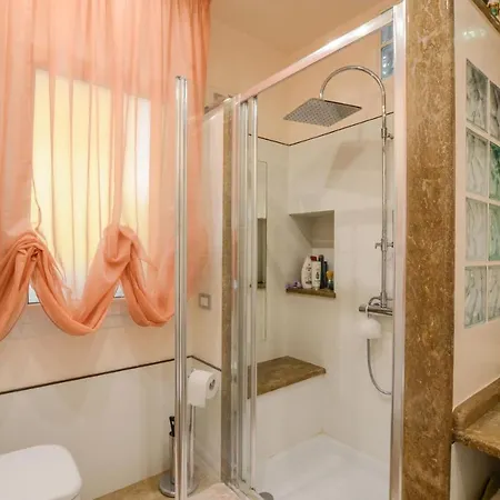Apartment 3 Bedroom Lovely In Viareggio