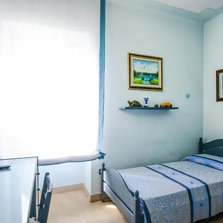 Apartment 3 Bedroom Lovely In Viareggio