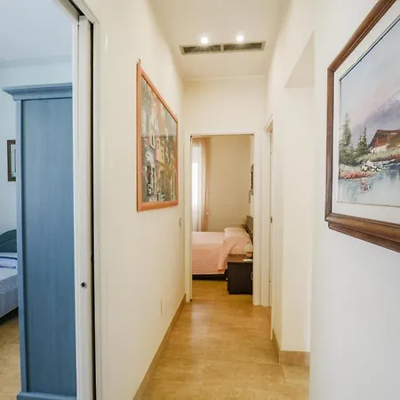 3 Bedroom Lovely In Viareggio